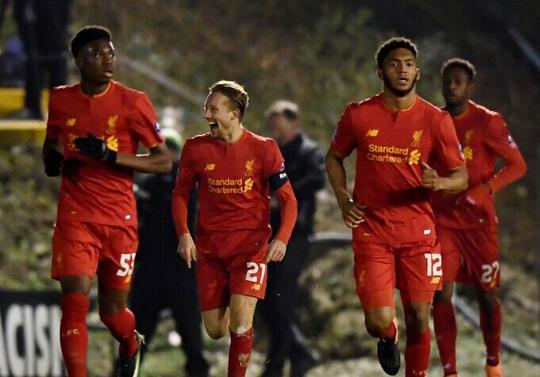 津门虎以1亿投资逆袭联赛前六，培养出三名国脚新星，展现草根逆袭与青训潜力。