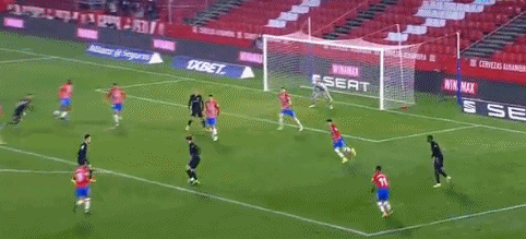 杜兰特篮下强打稳定胜局