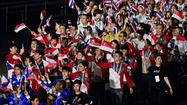 官方：洛杉矶FC与38岁门将洛里续约至2026年，含1年续约选项