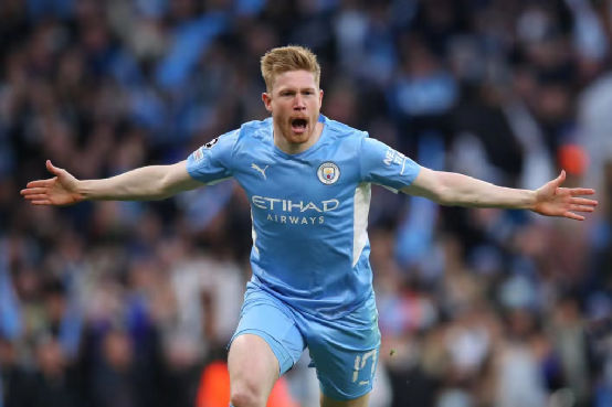 上海海港实现三连冠，申花亚军，梅州客队降级，亚冠表现不佳，山东泰山机会最大。